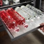 Выдвижная столешница из сатинового стекла.